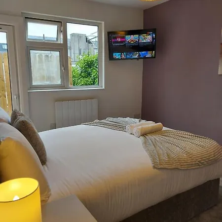 Eyre Square Lane Apartment